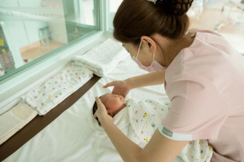 托起生命的朝陽(yáng) 吉大一院母嬰保健護(hù)理中心的“全鏈條呵護(hù)”