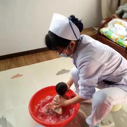 蚌埠三院“互聯(lián)網(wǎng)+護(hù)理”母嬰專項(xiàng)首單紀(jì)實(shí) 專業(yè)服務(wù)誠(chéng)送上門，暖心守護(hù)零距離